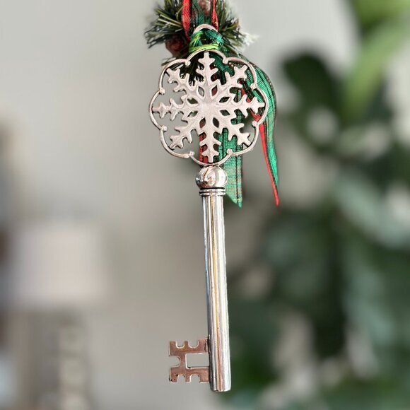 Santa Key Snowflake for No Chimney Pier 1 Ornament in Original Box - Picture 2 of 6